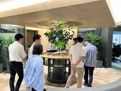 グリーン・リニューアルZEBの見学の様子（横浜支店）